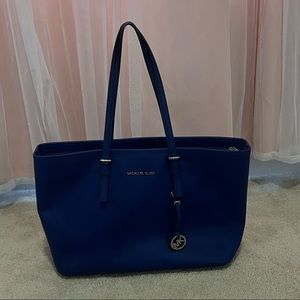 Michael Kors LARGE Tote with tons of pockets in rare royal blue color